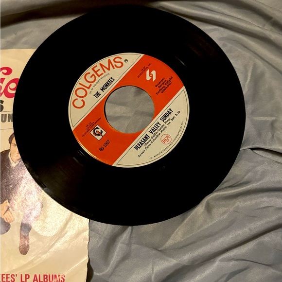 THE MONKEES VINYL 45 RECORD with ORIG SLEEVE - Picture 3 of 4